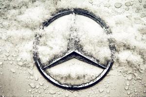 В Mercedes устроили рождественский обед