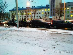 В Минске на улице Орловской из-за несоблюдения дистанции столкнулись пять автомобилей