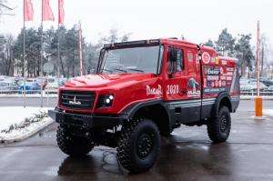 МАЗ показал первый в своей истории капотный грузовик для ралли