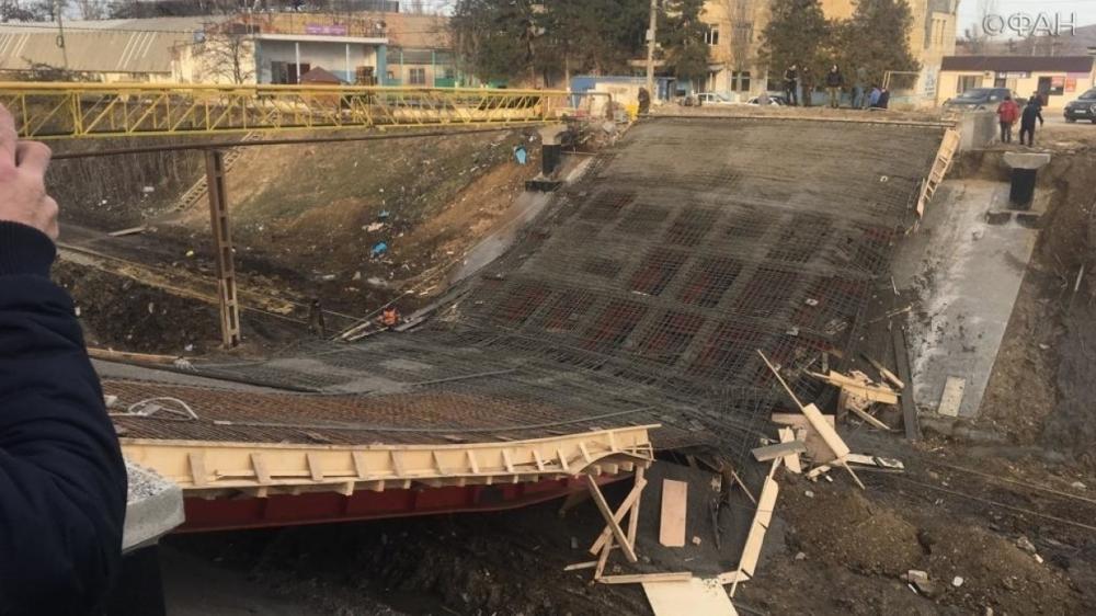 В России упал очередной автомобильный мост