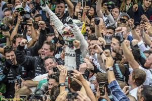 Предновогоднее обращение Хэмилтона к Mercedes