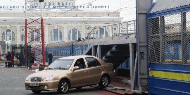 Путешествовать в поезде с автомобилем украинцы стали чаще