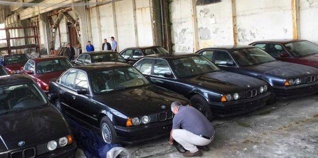 В Болгарии нашли забытый склад с новыми «пятерками» BMW из 1990-х