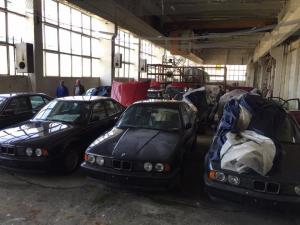 В Болгарии нашли забытый склад с новыми «пятерками» BMW из 1990-х