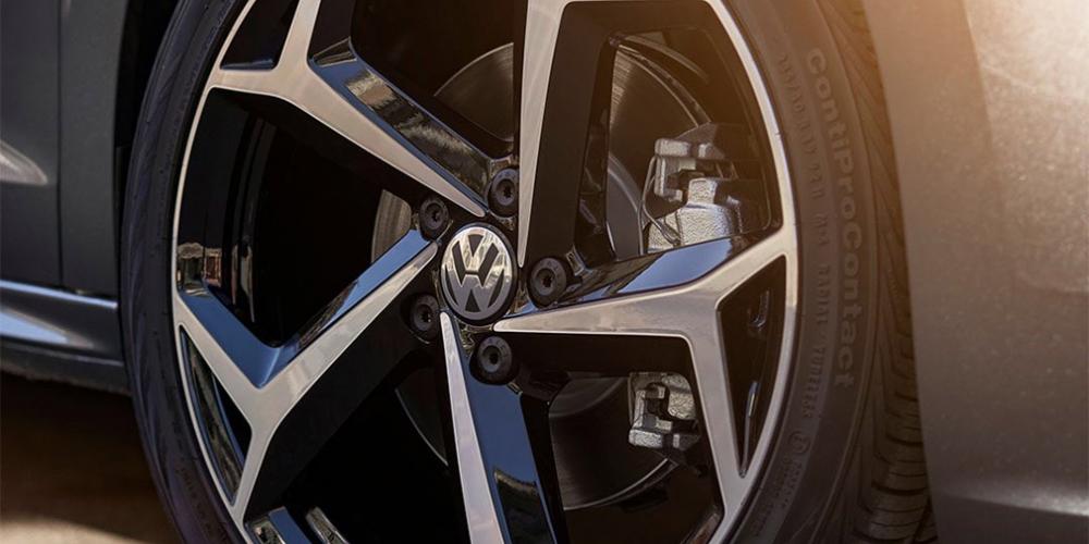 Volkswagen анонсировал премьеру нового Passat