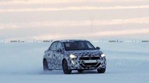 На тестах замечен новый Peugeot 208