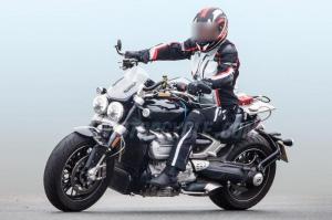 В Сеть попали первые шпионские фото Triumph Rocket III 2020
