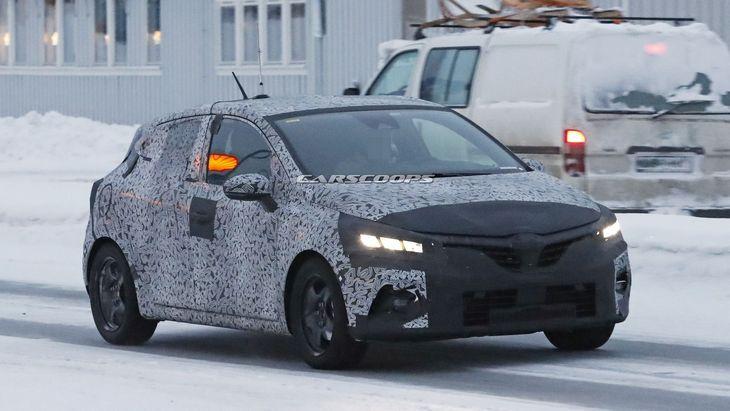 В Сети появились фото Renault Clio в камуфляже