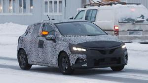В Сети появились фото Renault Clio в камуфляже