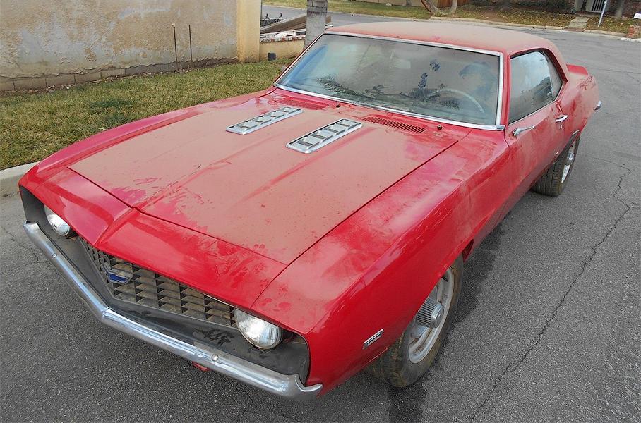 Chevrolet Camaro, который забыли в ангаре на 20 лет, выставили на eBay
