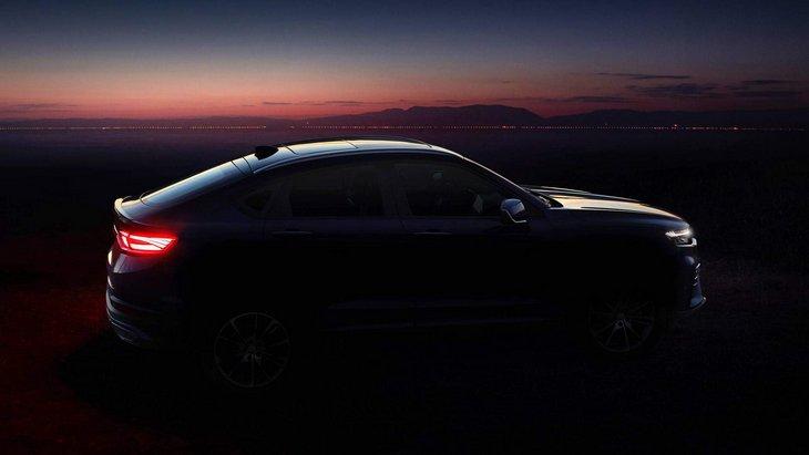 В сеть просочились фотографии первого купеобразного кроссовера Geely