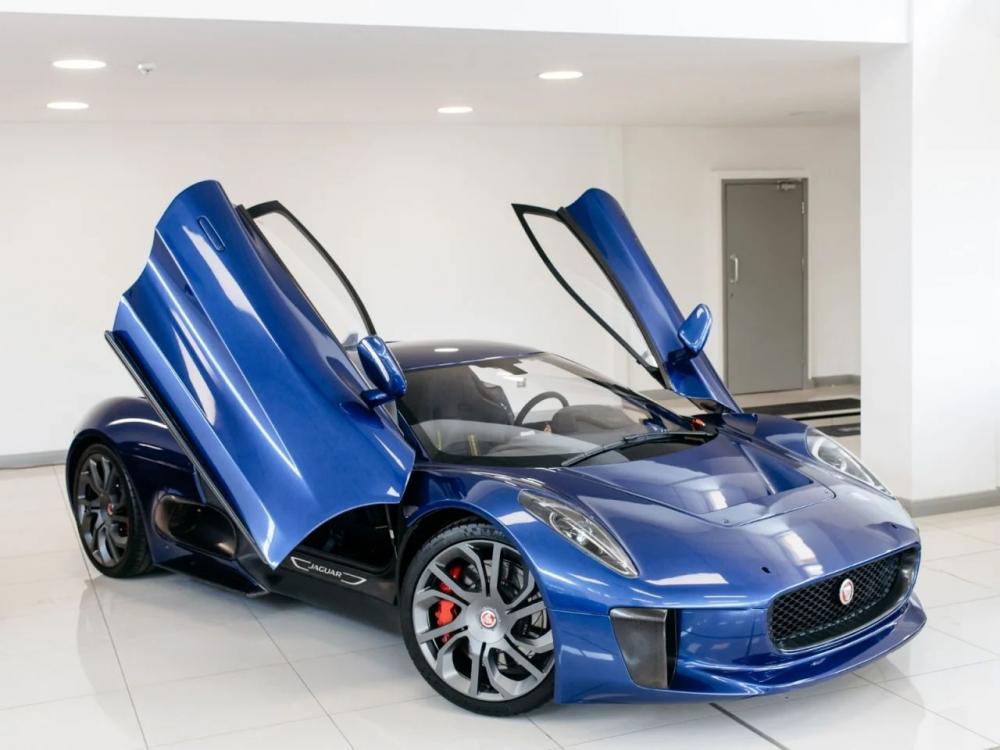 Jaguar c x75 007