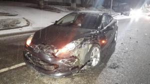 Lexus потерял колесо в столкновении 3 машин в Алматы