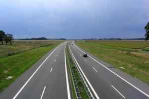 На немецких автобанах могут ограничить скорость