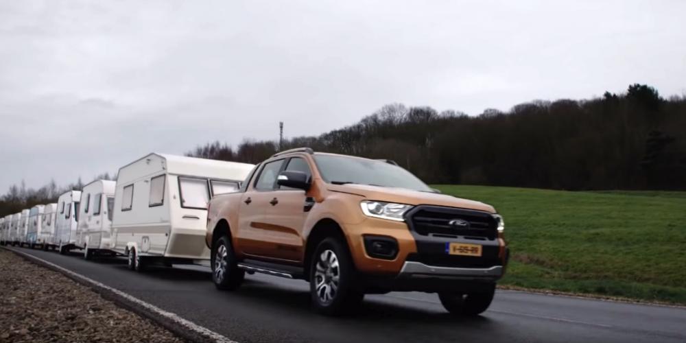 Видео: пикап Ford Ranger буксирует 20 жилых автоприцепов