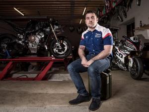 Майкл Данлоп проведёт новый сезон с командой Tyco BMW