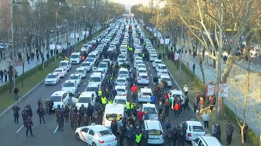 Мадрид охватили протесты таксистов против Uber - тот включил «ответочку»