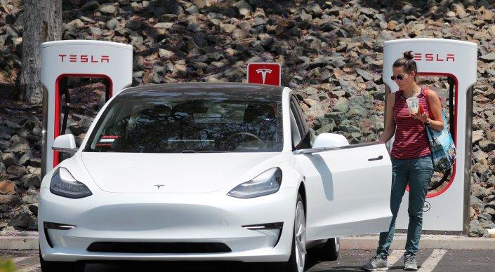 Убытки Tesla составили почти миллиард долларов