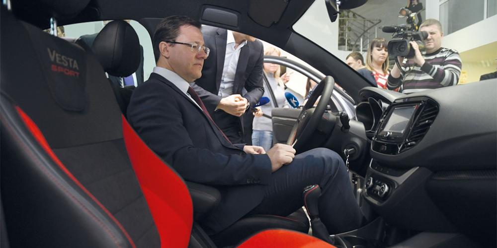 Первым покупателем самой дорогой Lada стал губернатор Самарской области
