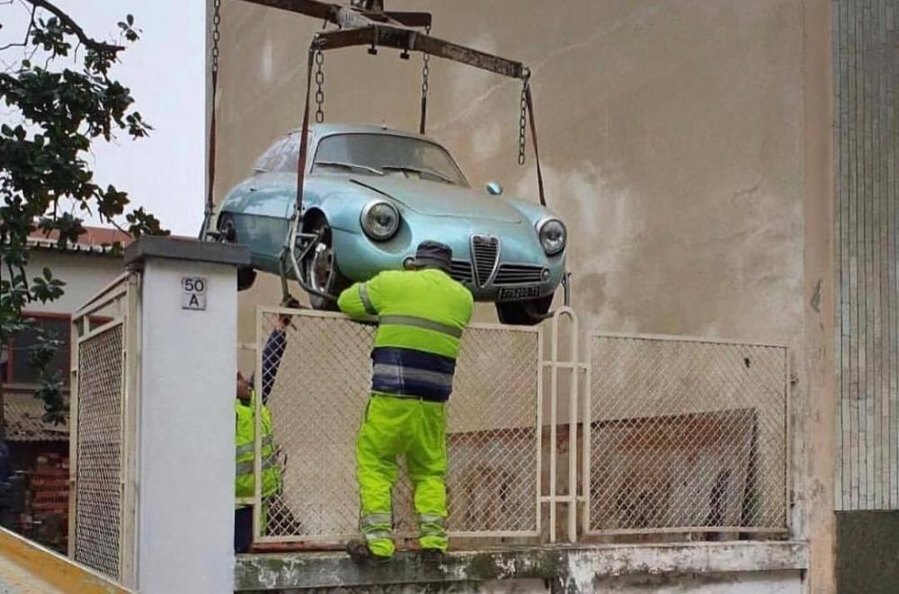 Простоявшую 35 лет на подземной парковке Alfa Romeo продали за 600 тысяч евро