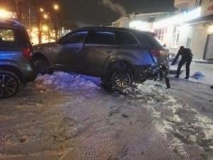 В Петербурге кусок разорвавшегося колеса Audi Q7 выбил окно в квартире на шестом этаже