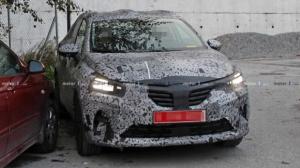 Новые фото обновленного Renault Captur в камуфляже