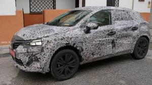Новые фото обновленного Renault Captur в камуфляже