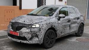 Новые фото обновленного Renault Captur в камуфляже
