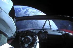 Tesla Roadster провела в космосе год. И удалилась от Земли на 364 миллиона километров