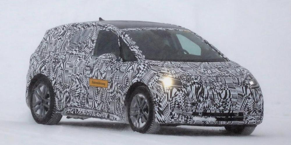 Volkswagen испытал электрический хэтчбек в зимних условиях
