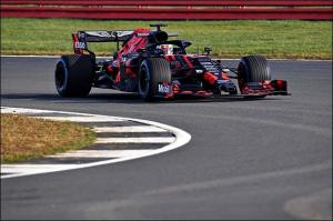 Видео: Первая обкатка Red Bull RB15 в Сильверстоуне