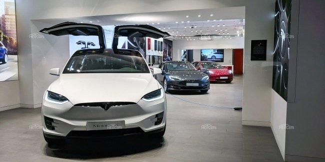 Tesla планирует поставить до 400 000 электромобилей в 2019 году
