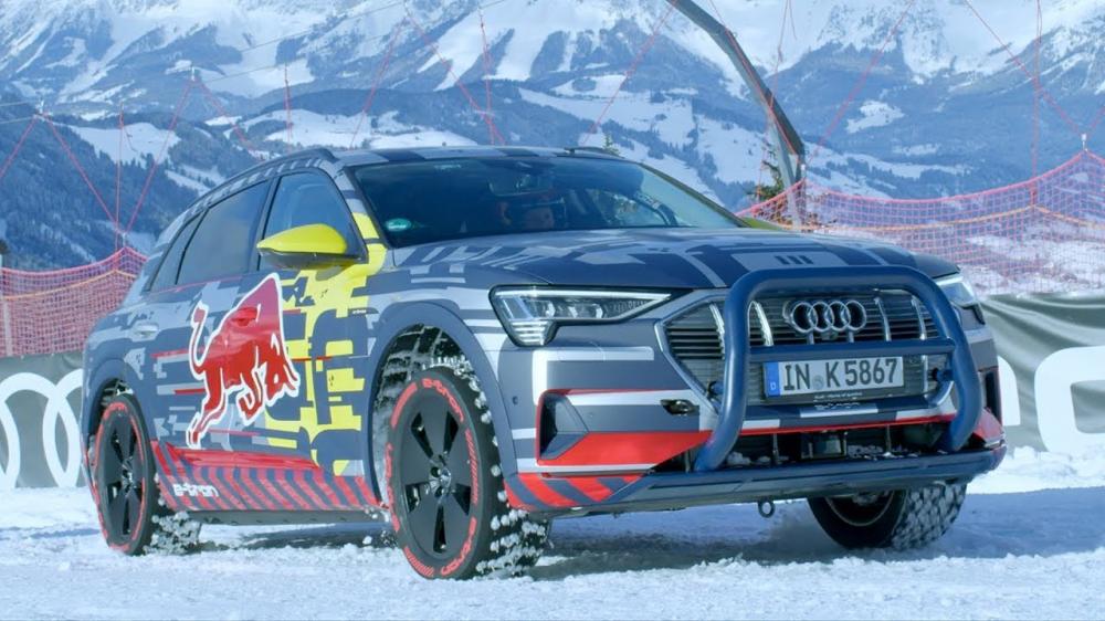 Audi e-tron штурмует горнолыжную трассу с 85-процентным уклоном