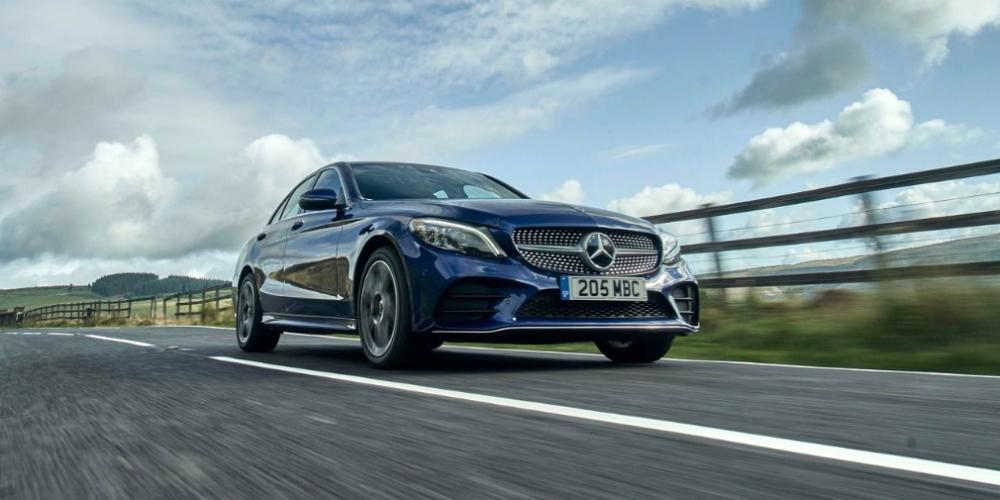 Mercedes отправит на сервис более одной тысячи автомобилей в России