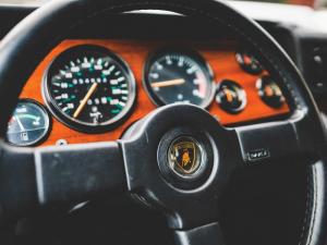 Lamborghini LM002 1988 года
