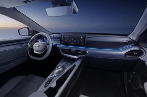 Geely опубликовала фото салона своего конкурента Тесле Model 3