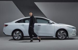 Официальные фото Geely GE11