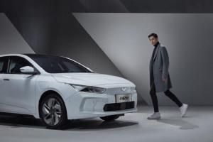 Официальные фото Geely GE11