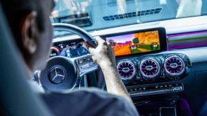 На новом Mercedes CLA можно будет поиграть в игру Mario Kart