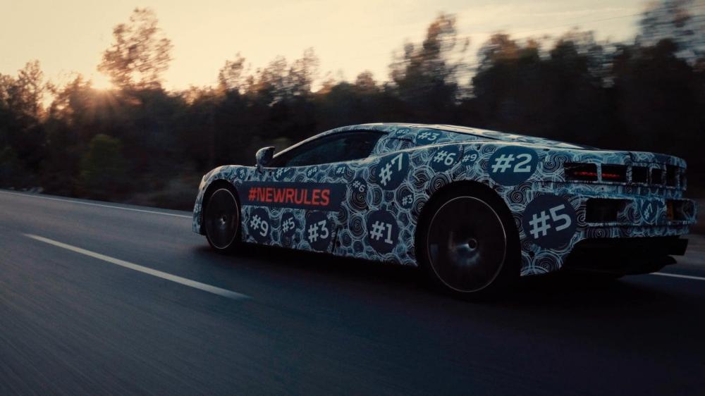 McLaren анонсировал практичный и комфортный суперкар