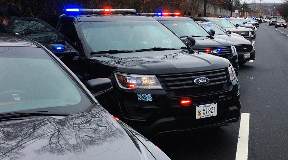 Грузовик с пивом «затопил» шоссе в Калифорнии