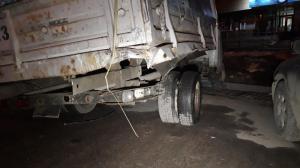 Водителя после аварии из машины извлекали спасатели в Алматы