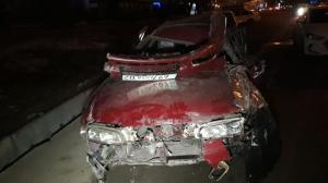 Водителя после аварии из машины извлекали спасатели в Алматы