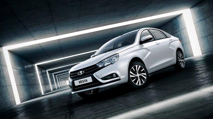 В России впервые за все время упали продажи LADA Vesta