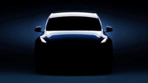 Tesla показала еще один тизер новейщего компактного кроссовера Model Y