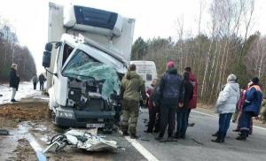 Микроавтобус и фура лоб в лоб столкнулись в Ивановском районе