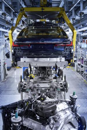 BMW начала производство обновленного седана 7-Series