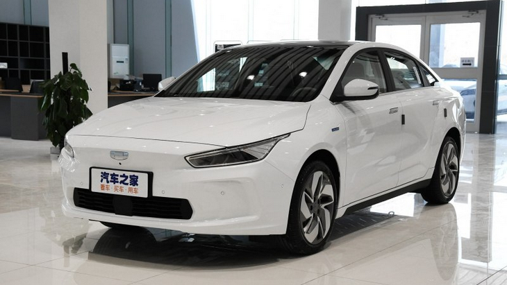 Стали известны характеристики первого электрического седана Geely GE11
