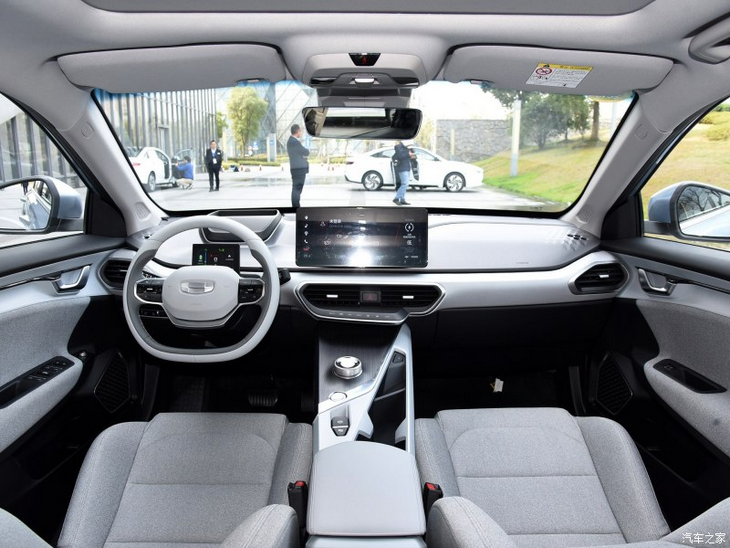 Стали известны характеристики первого электрического седана Geely GE11