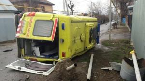 Три человека пострадали в ДТП с участием скорой в Алматы